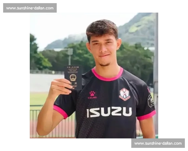 李小恒中超初体验：港队兄弟暖心遇，泰山平台引心动